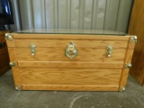 OAK FLOOR CHEST WITH GLASS TOP