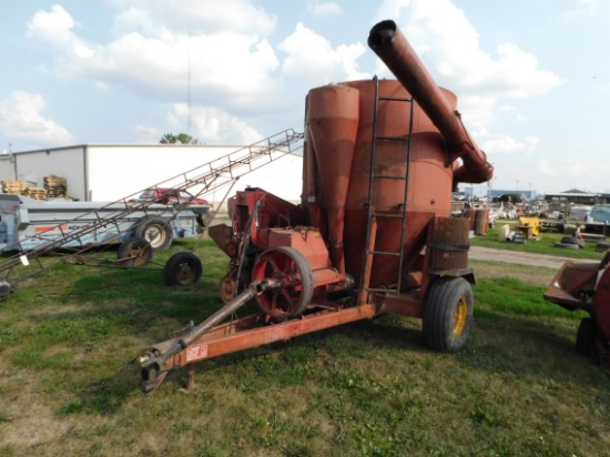 IH 1250 GRINDER MIXER W/ SIDE TABLE, FEED ROLLER & SCALE