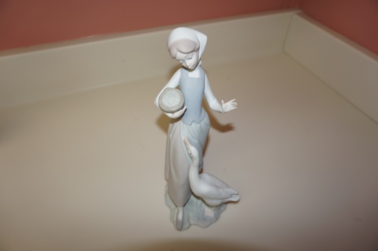 9.5" LLADRO GIRL WITH GOOSE