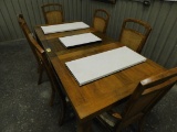 LARGE OAK DINNING TABLE & 6 CHAIRS
