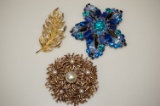 (3) PIN / BROOCHES & SCARF CLIP