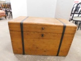 VINTAGE WOODEN DOVETAILED TRUNK W/ INSIDE TRAY