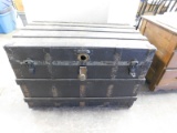 LARGE FLAT TOP STEAMER TRUNK