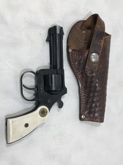 EIG .22 SHORT CAL 6 SHOT REVOLVER W/ LEATHER HOLSTER