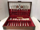 SET OF COMMUNITY PLATE FLATWARE IN WOODEN BOX