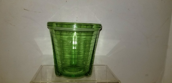 VIDRIO ELECTRIC MIXER GREEN URANIUM DEPRESSION GLASS MEASURING CUP