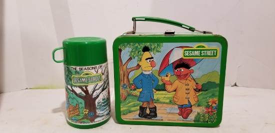 1983 SESAME STREET LUNCH BOX & THERMOS
