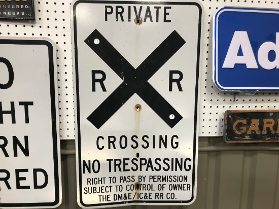 "PRIVATE RAIL ROAD CROSSING"  SIGN