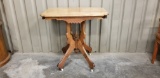 ANTIQUE OAK SIDE/ OCCASIONAL TABLE