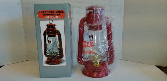 INTERNATIONAL HARVESTER 12" KEROSENE LAMP