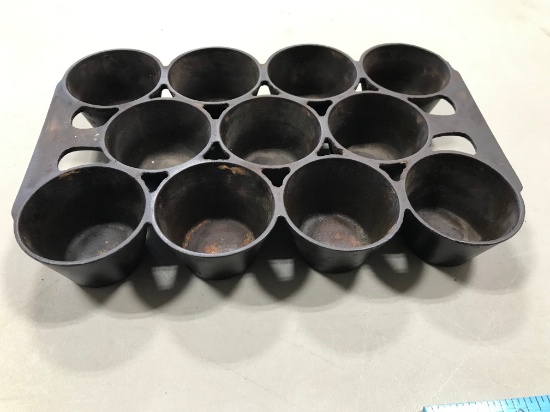 11 CUP CAST IRON MUFFIN PAN #10