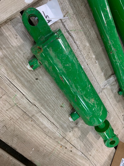 NEW JOHN DEERE HYDRAULIC CYLINDER