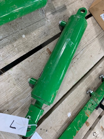 NEW JOHN DEERE HYDRAULIC CYLINDER