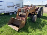 INTERNATIONAL 606 GAS TRACTOR W/ IH 2000 HYDRAULIC LOADER