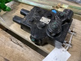 JOHN DEERE / DANFOSS DOUBLE SPOOL HYDRAULIC VALVE