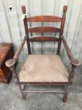 UNUSUAL PINE SIDE CHAIR