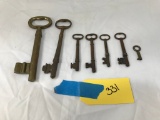 ASSORTED ANTIQUE BRASS KEYS