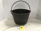 CAST IRON FOOTED 1GAL KETTLE