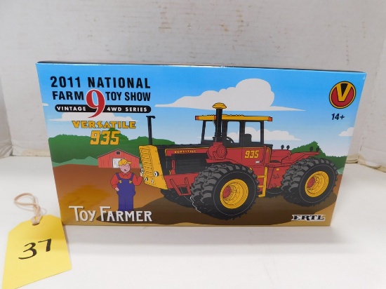 ERTL VERSATILE 935 DIE CAST TRACTOR