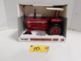 ERTL DIE CAST IH 826 TRACTOR