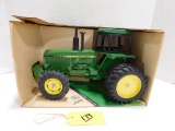 JOHN DEERE MFWD ROW CROP DIE CAST TRACTOR