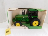 ERTL 4955 JOHN DEERE MFWD TRACTOR