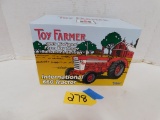 1999 NATIONAL FARM TOY SHOW COLLECTOR EDITION IH 660 DIE CAST TRACTOR
