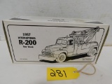 FIRST GEAR 1957 INTERNATIONAL R200 TOW TRUCK