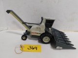 NEW IDEA 800C DIE CAST CORN PICKER