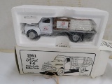 PRECISION COLLECTIBLE FIRST GEAR 1951 FORD F-6 FLATBED WITH BURLAP SACKS