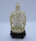 INTRICATELY CARVED CHINESE SNUFF BOTTLE