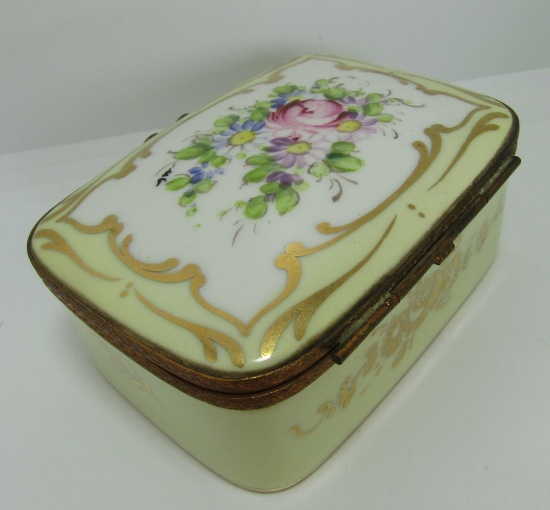MG PEINT MAIN VANITY BOX LIMOGES FRANCE PORCELAIN