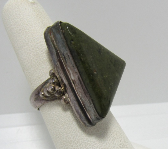 STERLING SILVER TRIANGLE GREEN QUARTZ RING