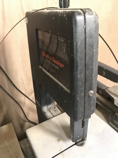 Black N Decker 7.5" Power Band Saw,  Runs, Blade is Off