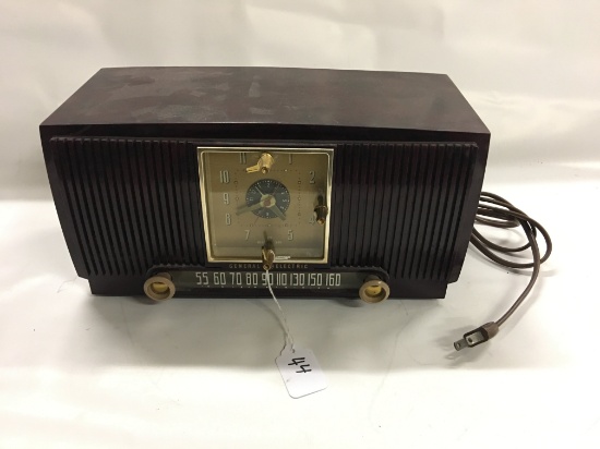 Vintage General Electric Table Top Radio