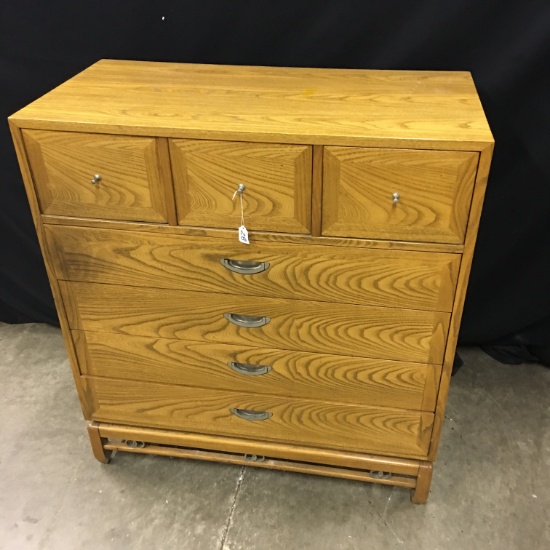 American Of Martinsville 7-Drawe Oak Chest  19" x 38" x 42"T.