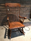 Maple Rocker W/Arms Is 43