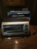 Black N Decker Model TRO 480BS Toast R Oven, Plugged it in and it heated up!