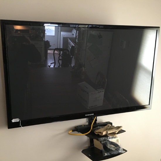 Samsung 50" Flat Screen TV W/Remote