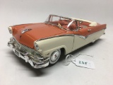 Ertl Ford Sunliner 1956 1/18 Scale