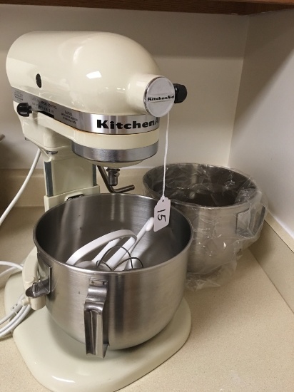 KitchenAid Model K-5SS Mixer W/2 Stainless Steel Bowls & Beaters