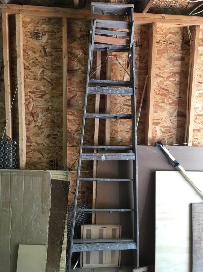 8' Wooden Step Ladder