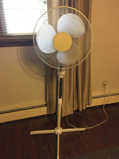 Adjustable Floor Fan Works!