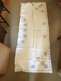 Vintage Linen Tablecloth Is 64