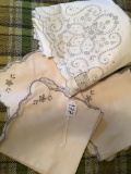 (16) Linen Placemats & Tablecloth