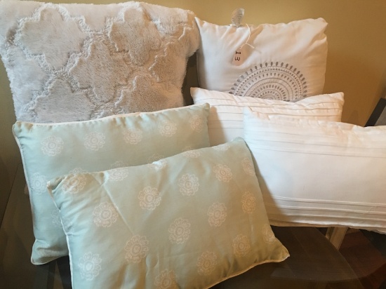 Lot Of (6) Decorator Pillows In Various Sizes