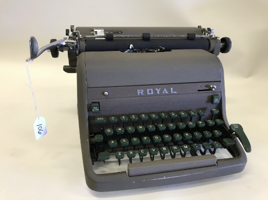 Vintage Royal Typewriter in Good Condition