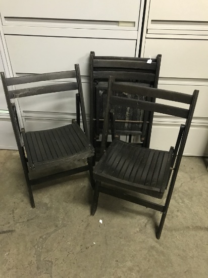 4 Wooden Folding Chairs, Contemporary with Nice Aged Look