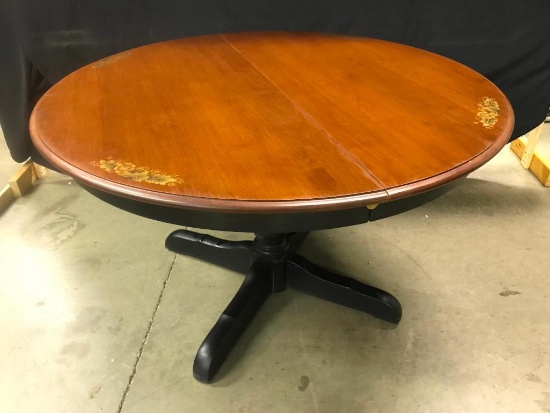 Signed L. Hitchcock Type Round-Top Table W/Stenciling & (2) Leaves