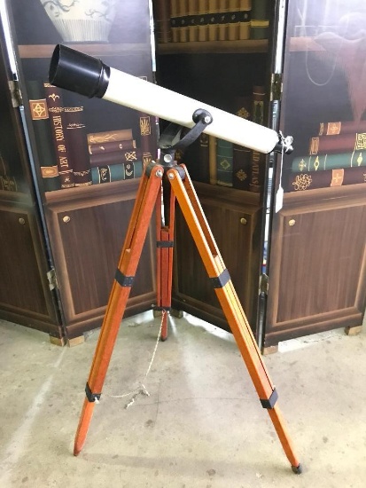 Tasco 60 x 60mm Telescope W/Wooden Tripod